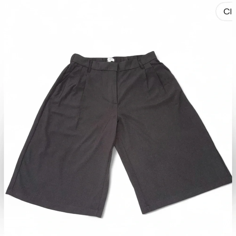 Hunter & Brown Black Bermuda Shorts High Waist Pleated Elastic Back L - Picture 4 of 11